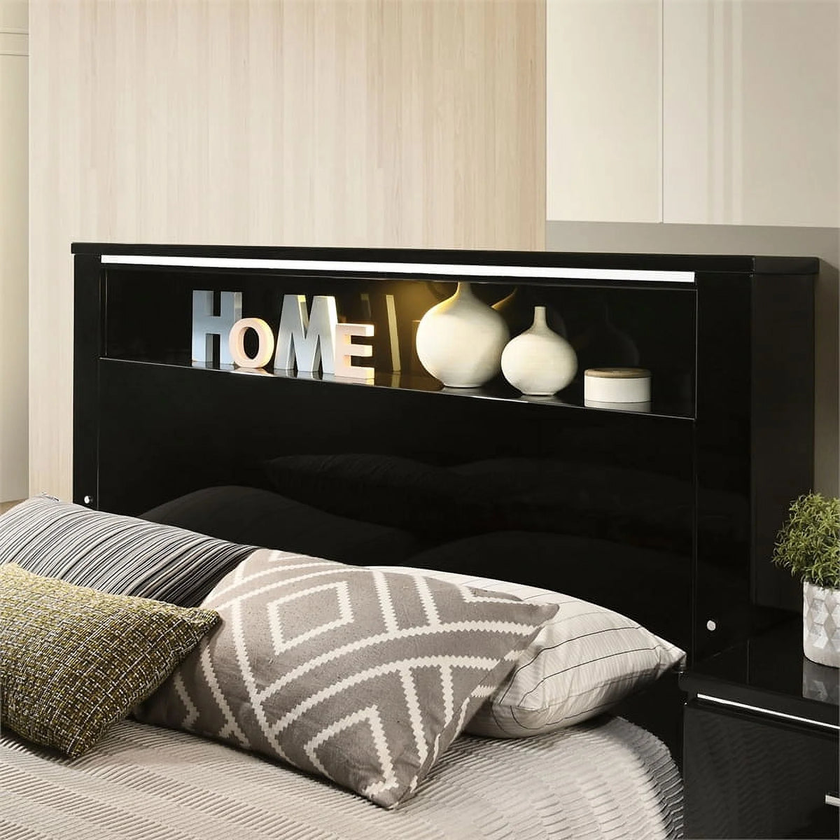 Black Wood Bedroom Set Cal King with Nightstand H471