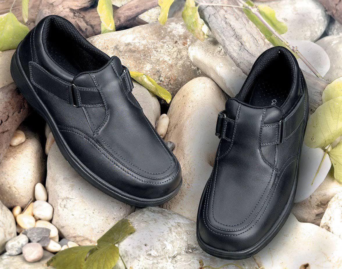 Black Leather Men’s Size 10 Shoes A95033