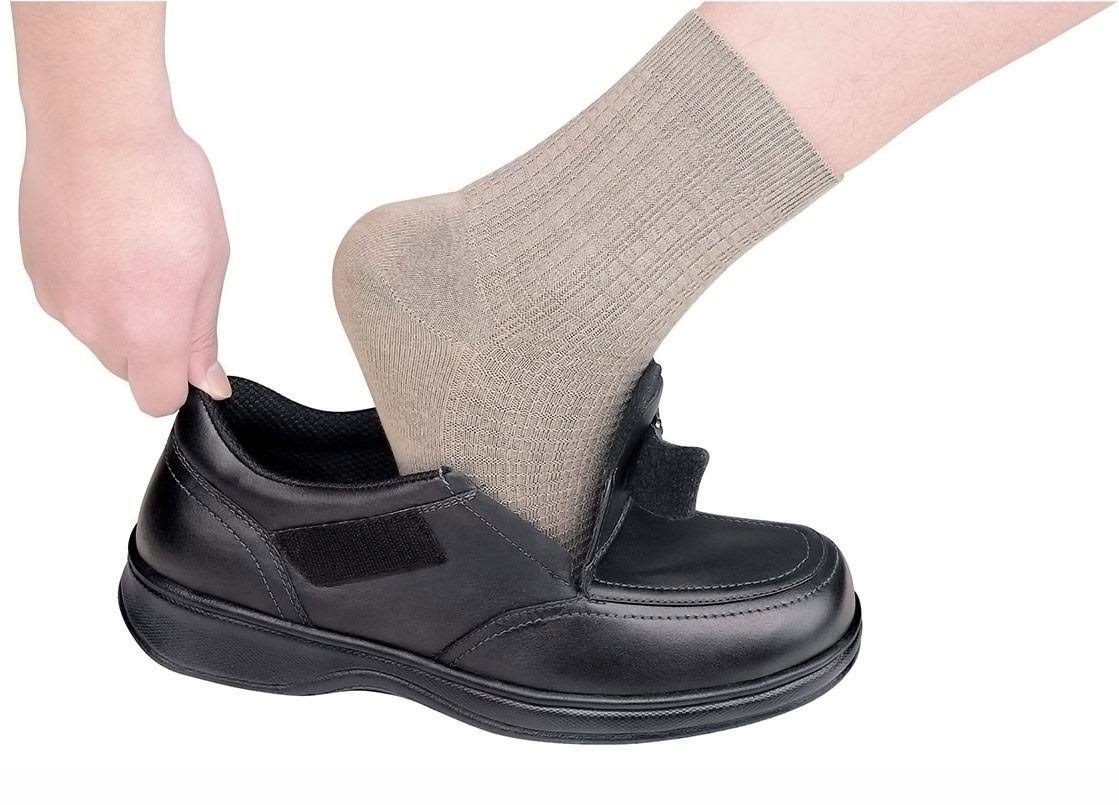 Black Leather Men’s Size 10 Shoes A95033