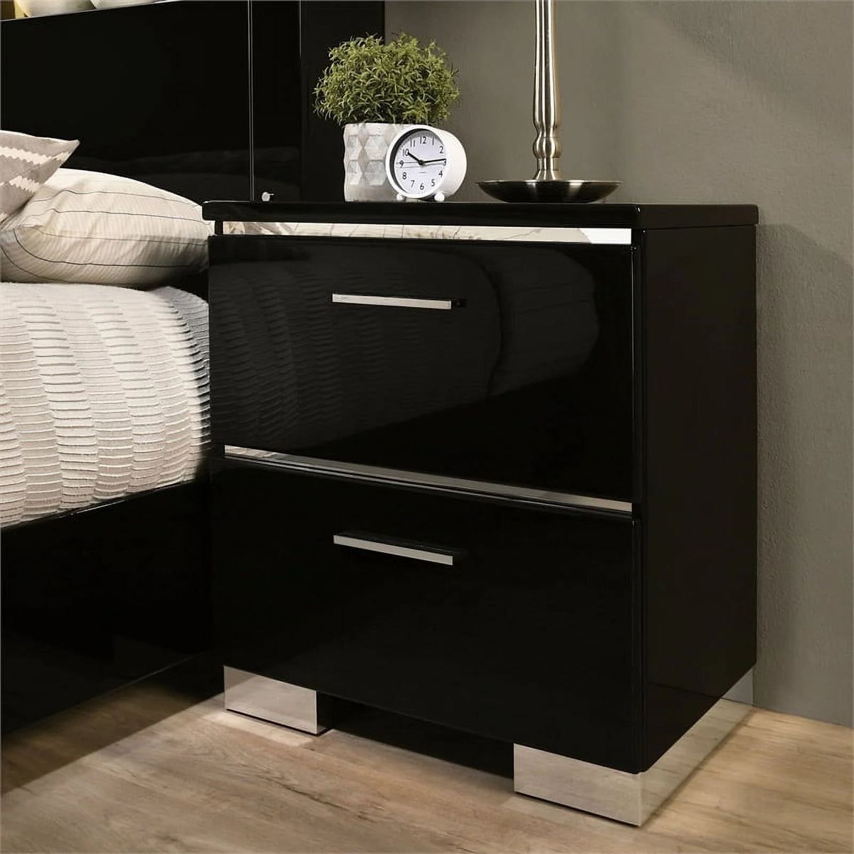 Black Wood Bedroom Set Cal King with Nightstand H471